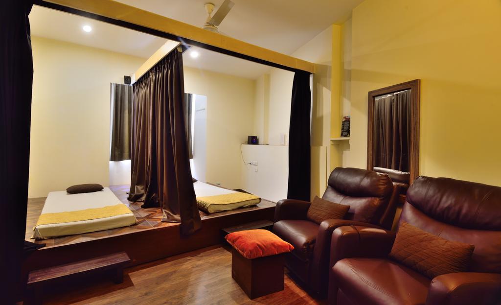 Crossroads Hotel Gurgaon Buitenkant foto