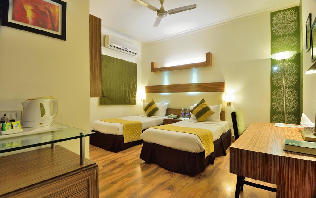 Crossroads Hotel Gurgaon Buitenkant foto