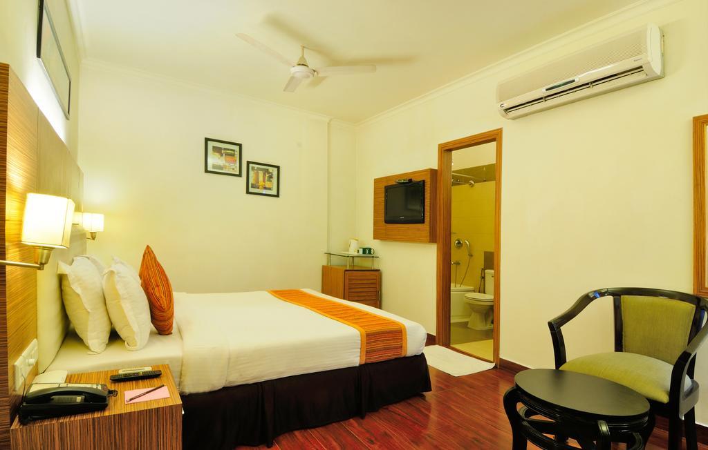 Crossroads Hotel Gurgaon Buitenkant foto