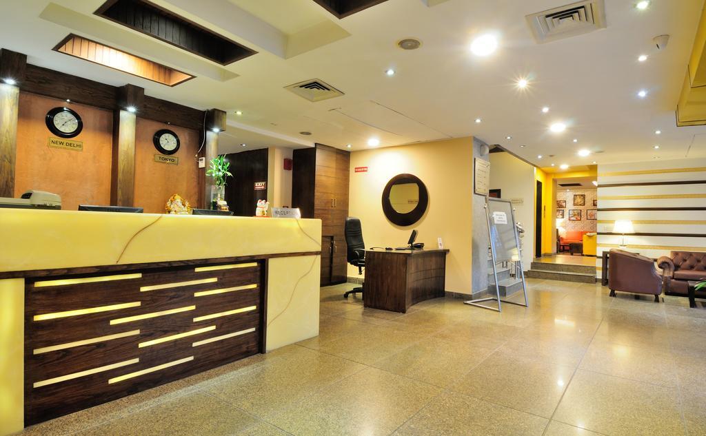 Crossroads Hotel Gurgaon Buitenkant foto