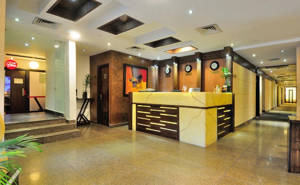 Crossroads Hotel Gurgaon Buitenkant foto