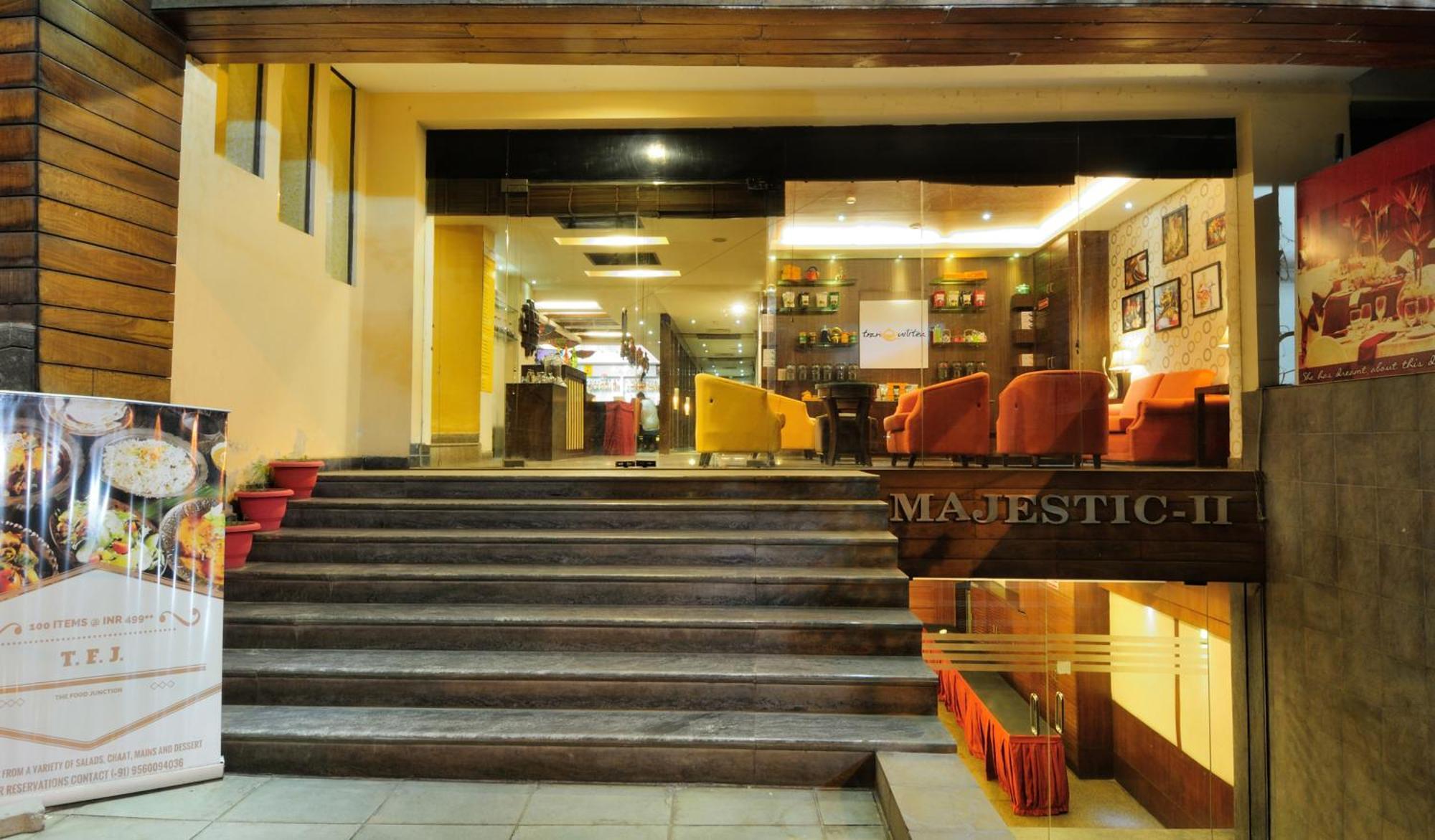 Crossroads Hotel Gurgaon Buitenkant foto