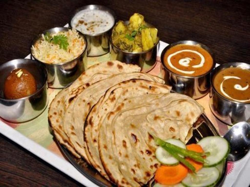 Crossroads Hotel Gurgaon Buitenkant foto