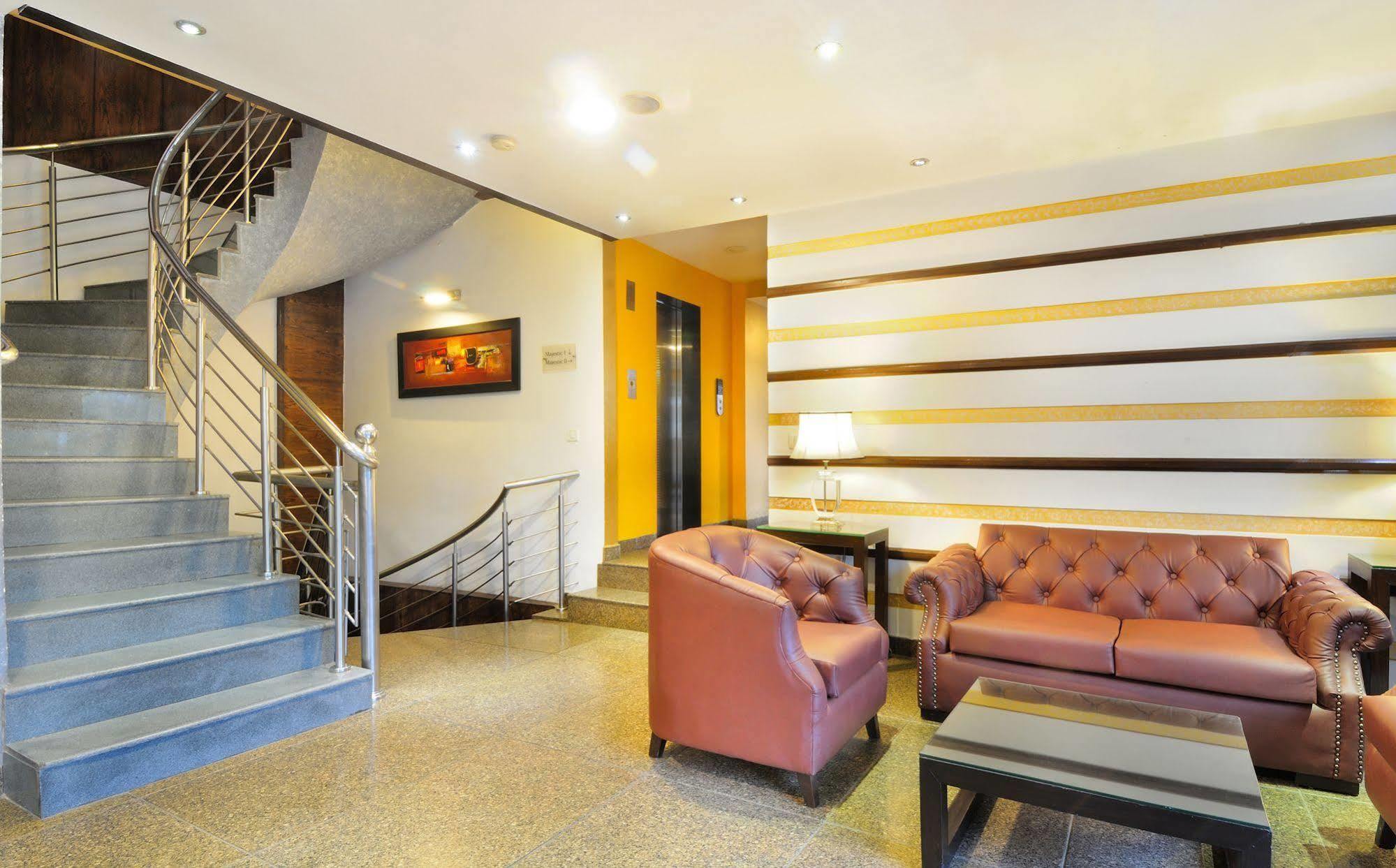 Crossroads Hotel Gurgaon Buitenkant foto