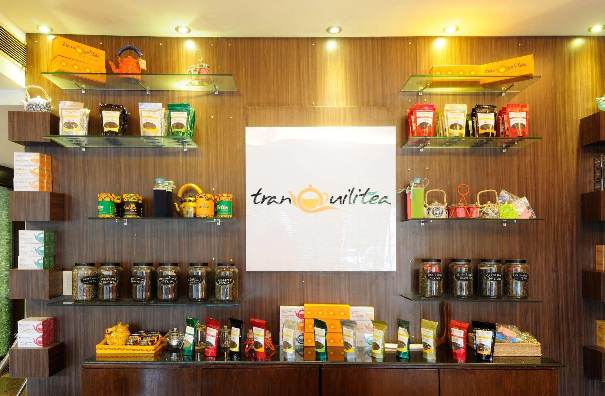 Crossroads Hotel Gurgaon Buitenkant foto